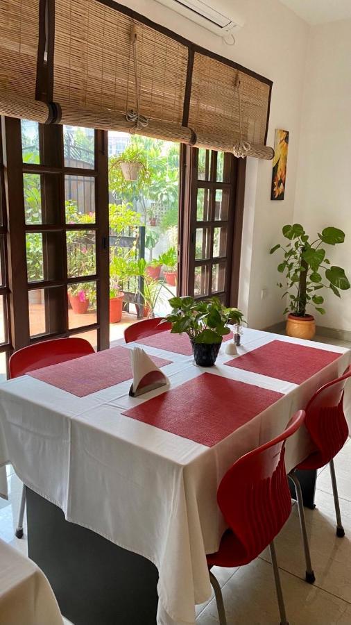 Bed and Breakfast The Neem Nowe Delhi Zewnętrze zdjęcie